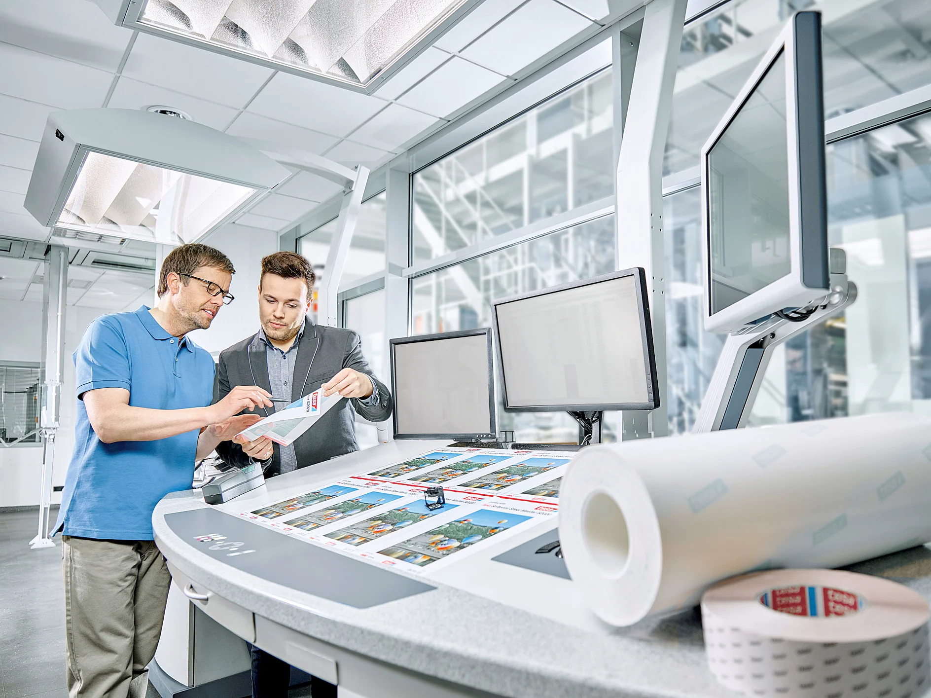 Kâğıt ve Baskı Endüstrisi için tesa® Bant Çözümleri Kâğıt ev baskı endüstrisi için yapıştırıcı çözüm ortağınız