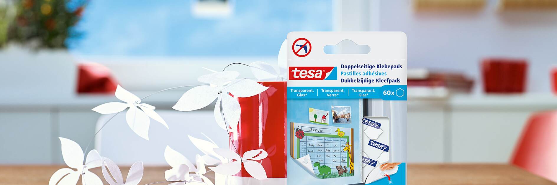 https://www.tesa.com/de-de/files/images/201610/3/how-to-use-tesa-double-sided-adhesive-pads-for-transparent-glass,165516_crop3x1_18.jpg