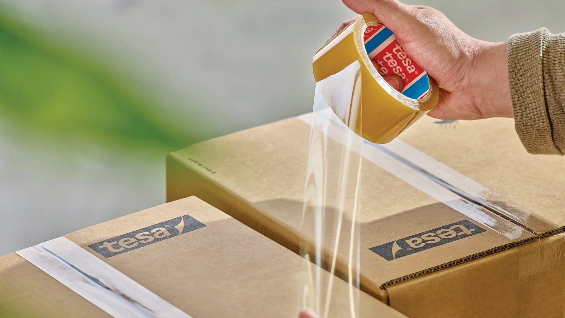 tesa-60400-bio-based-packaging-tape-005-ap