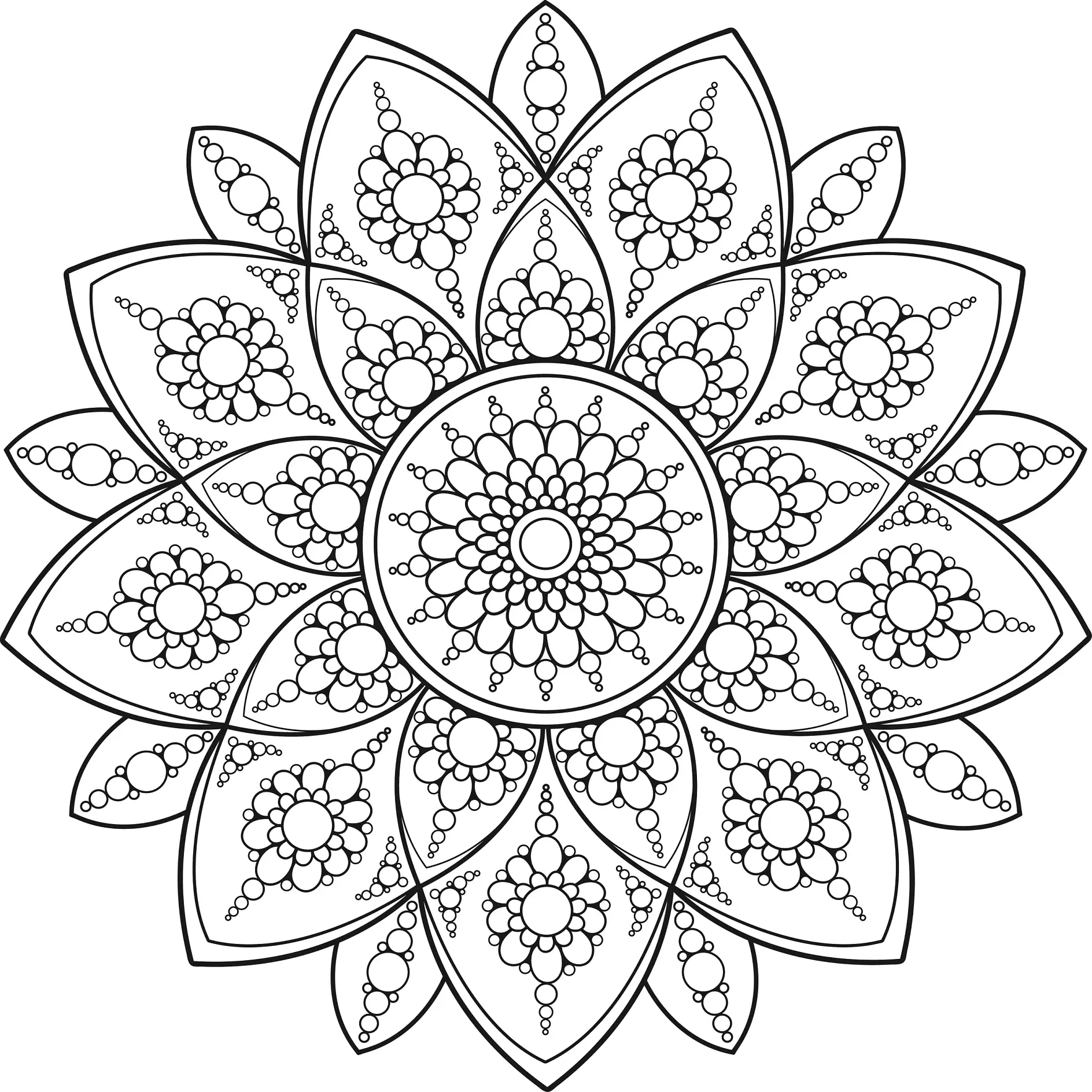 Ausmalbild Mandala mit kreisförmigen Mustern und floralen Elementen