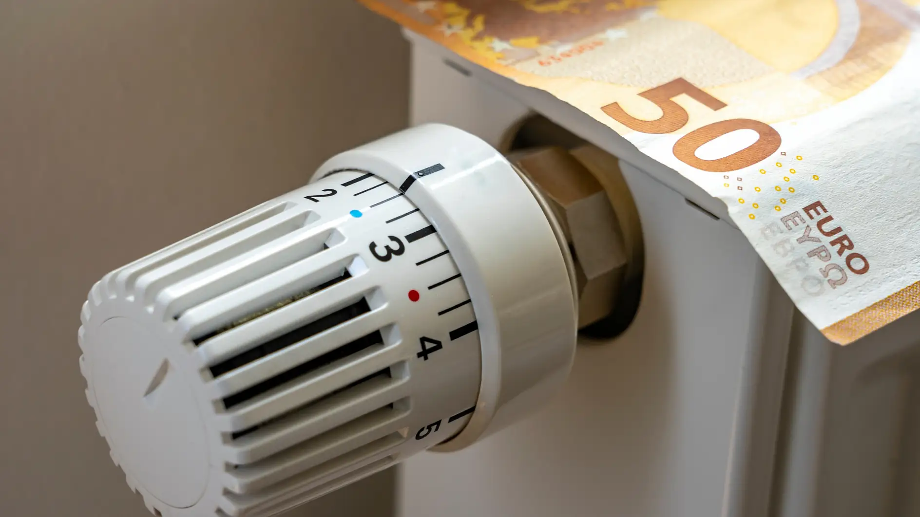 Heizkörperthermostat mit 50-Euro-Schein