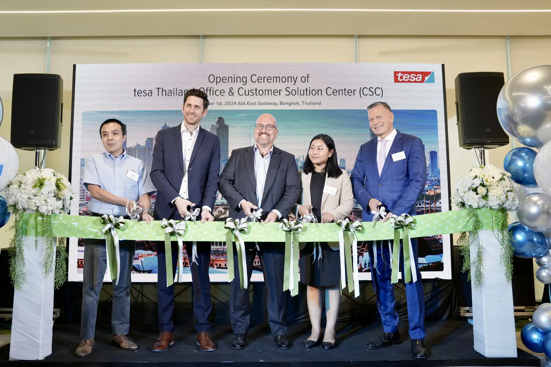 Traditionelle „Ribbon Cut Ceremony“ zur Eröffnung der neuen Flächen in Bangkok, Thailand.