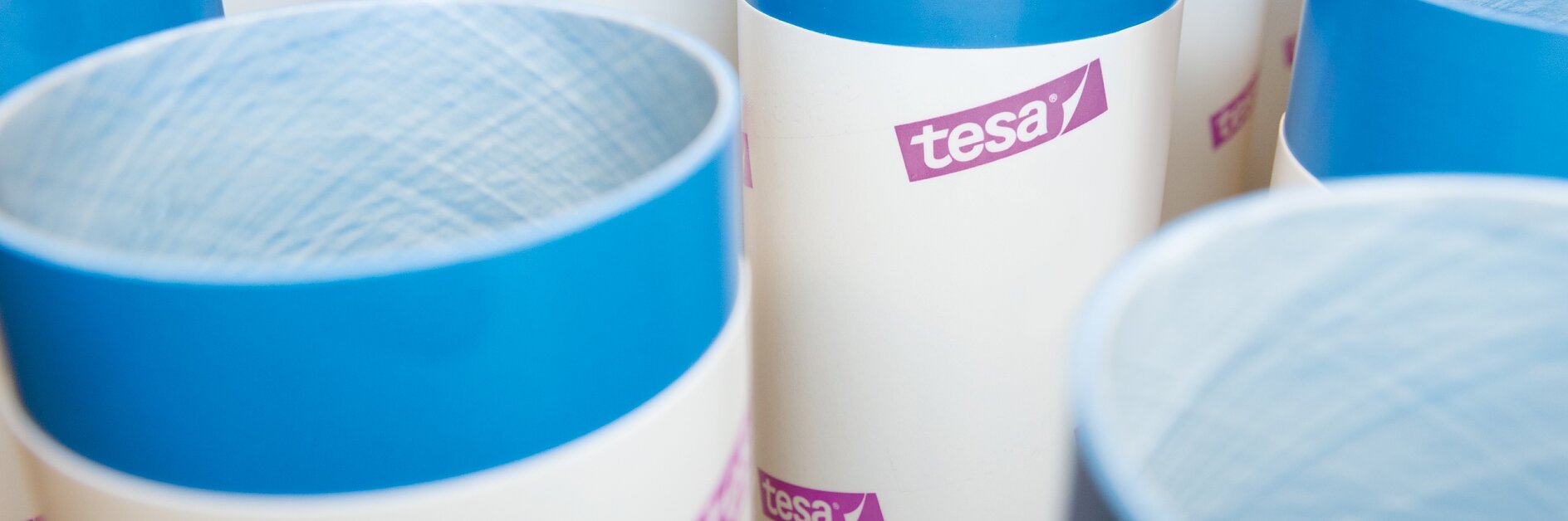 tesa Softprint® Τοποθέτηση Κλισέ με Αφρώδεις Ταινίες