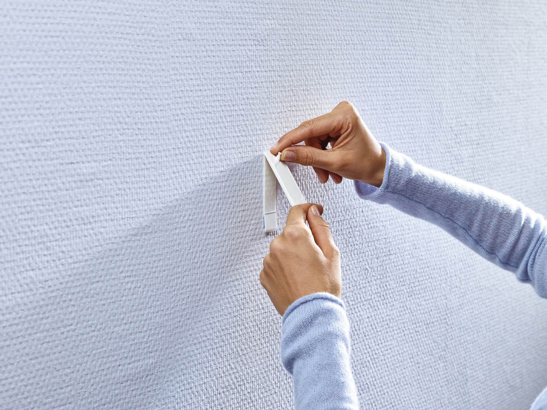 tesa® Adhesive Strips for Wallpaper & Plaster 1kg - tesa