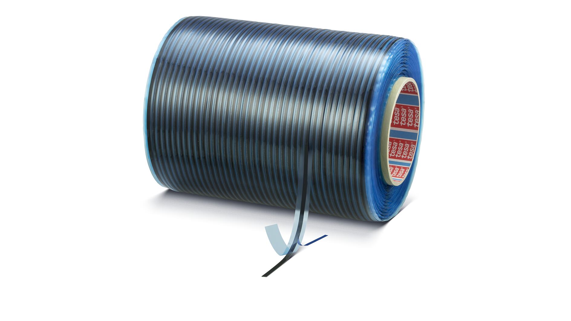 UV resistant electric cable with black fabric lining.