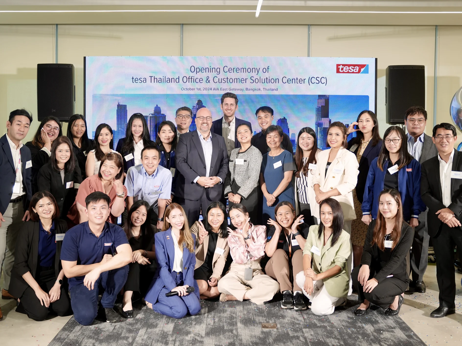 The tesa team in Thailand at the ceremonial opening of the Customer Solution Center and the new office spaces