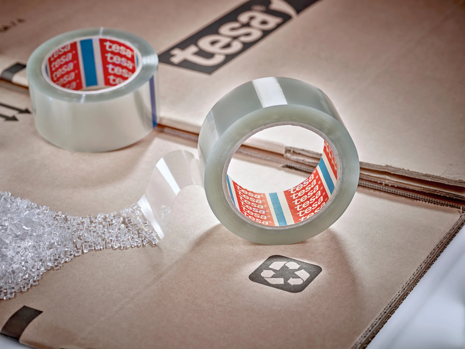 tesa-60412-recycled-pet-packaging-tape-mood-5-72dpi (2)