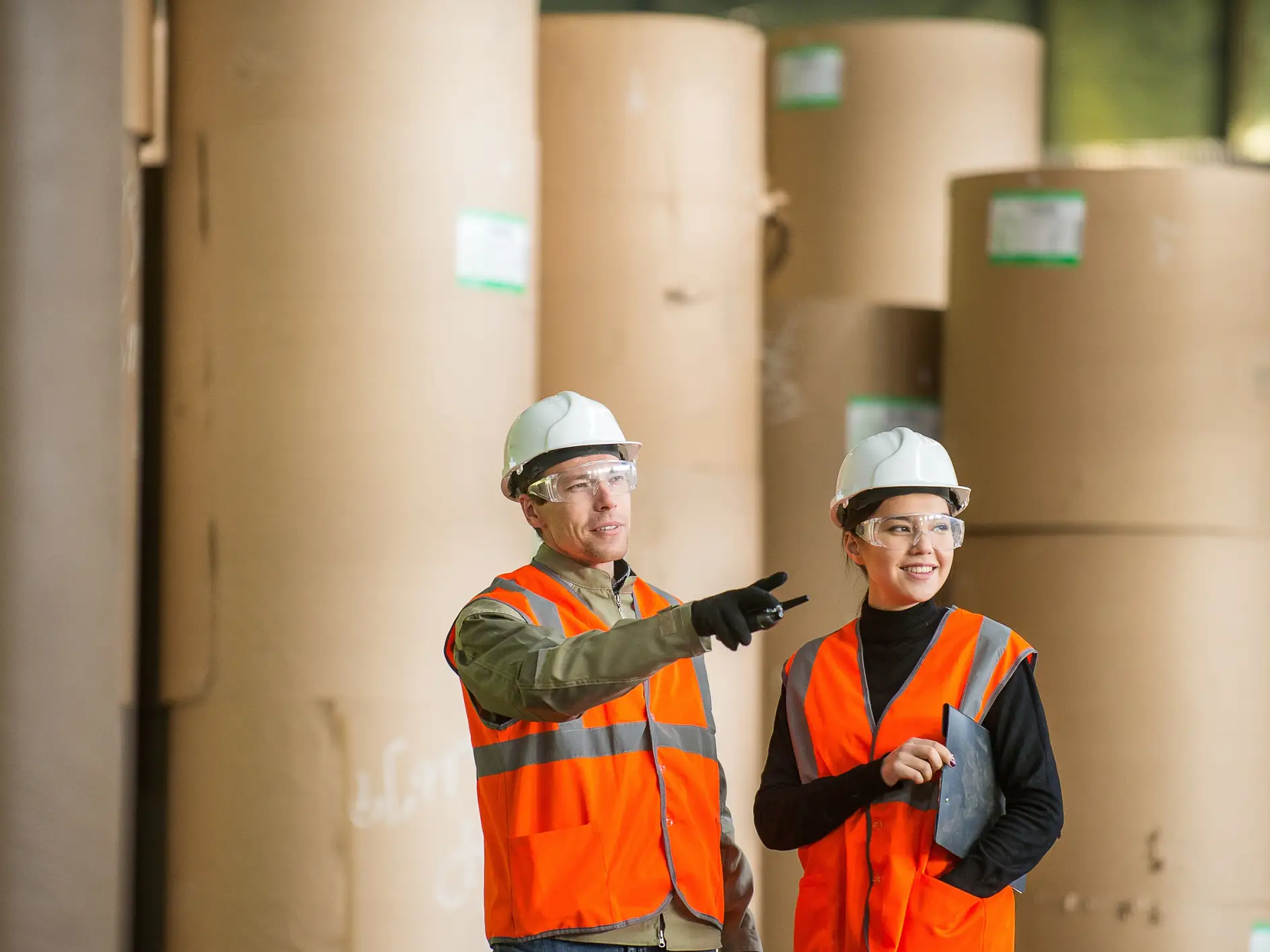 Almacenamiento de bobinas en la industria papelera