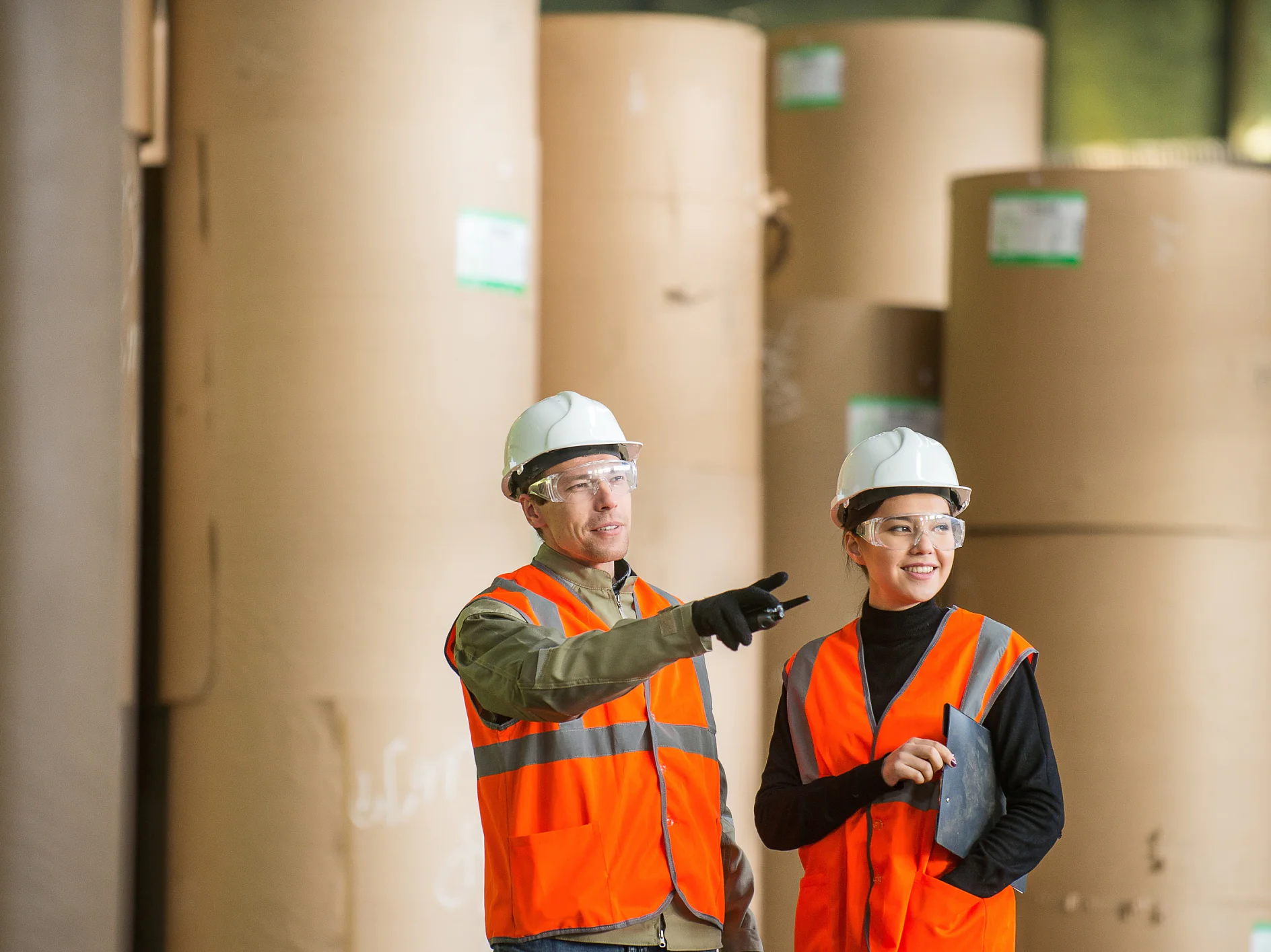 Almacenamiento de bobinas en la industria papelera