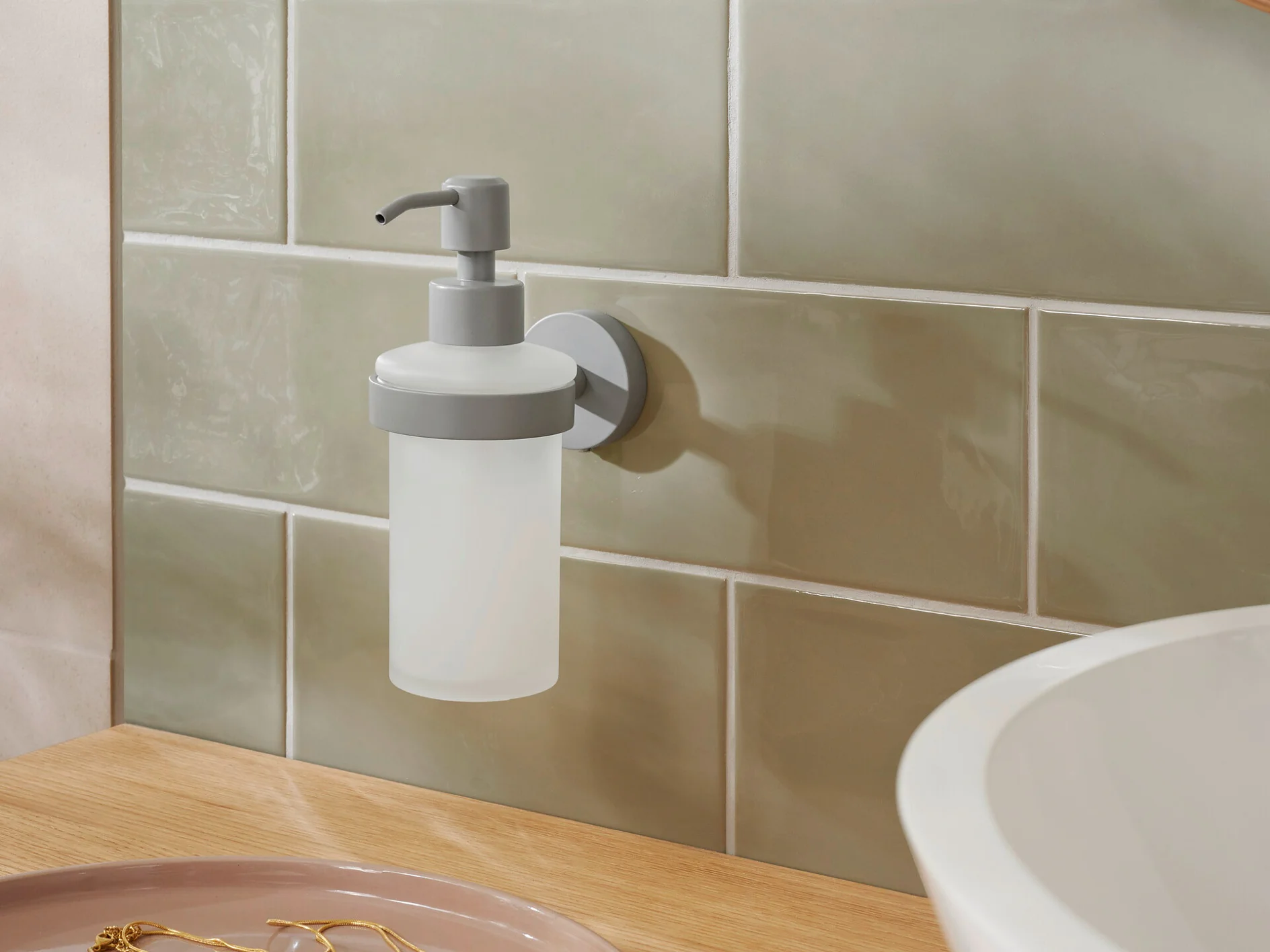 tesa-Moon-Grey-Soap-Dispenser-40584_mood