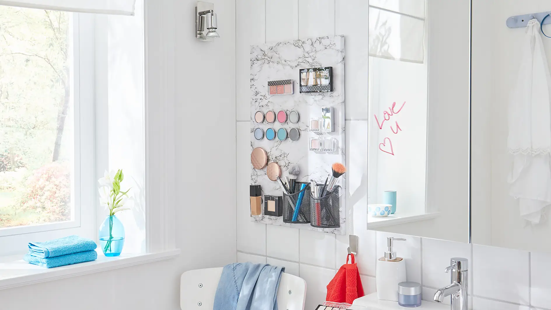 Magnetic board to organise your make-up!