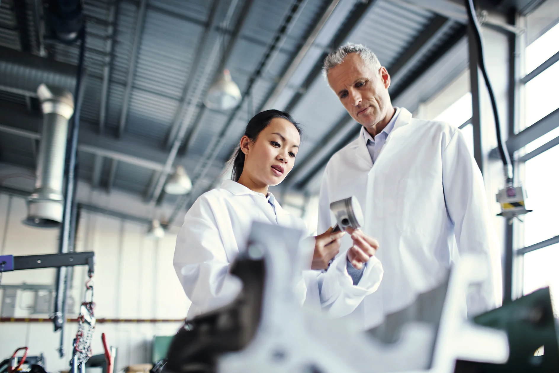 people-scientist-laboratory