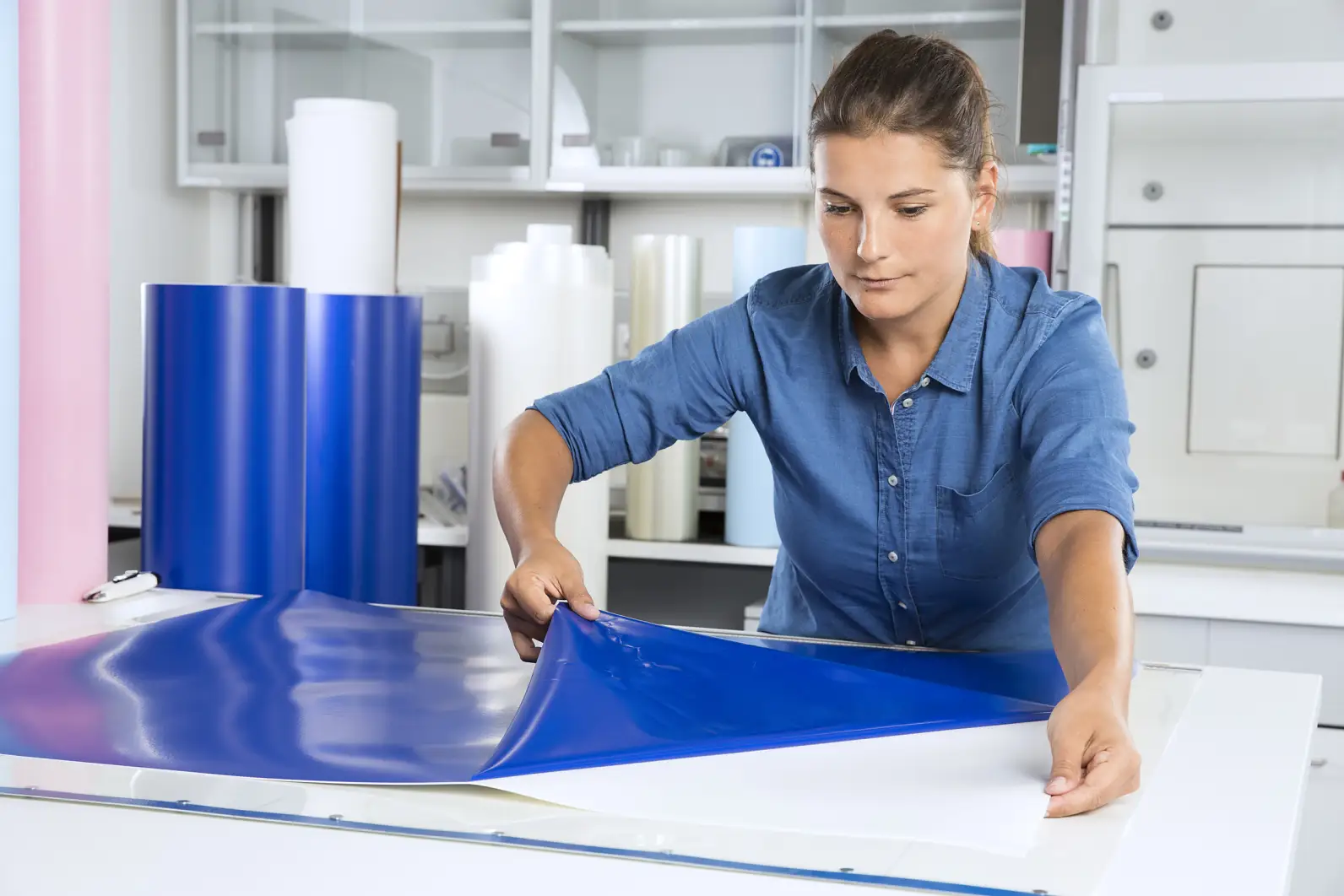 Liner removal self-adhesive tesaprint® cushioning foam