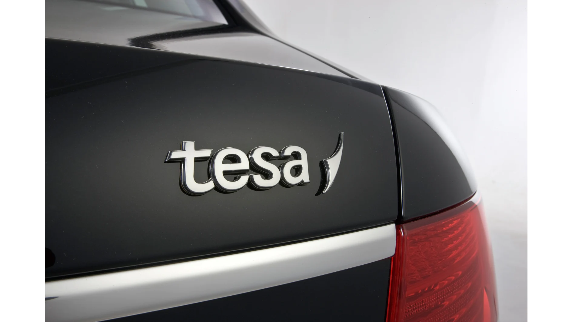 tesa-emblem-montaj